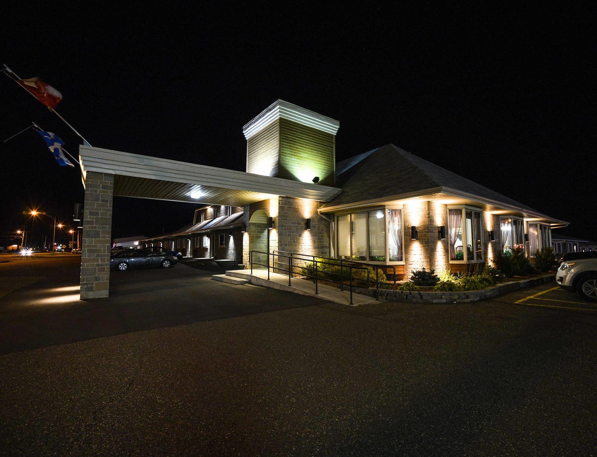 Hotel Motel La Vigie Матан Экстерьер фото